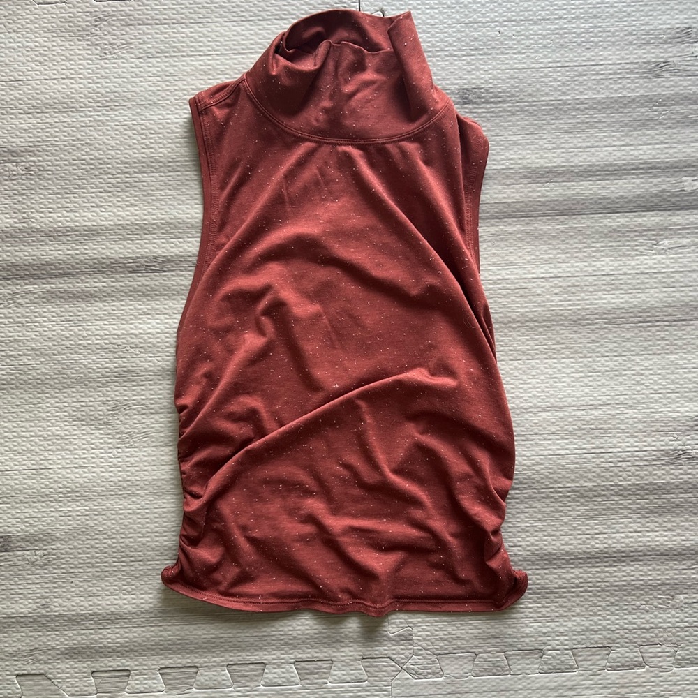 Lululemon See the Horizon Tank in Rustic Clay / White XS